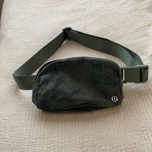 COPY - COPY - Lululemon everywhere belt bag
